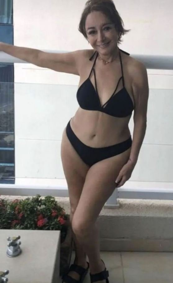 maria antonieta de las nieves, mejor conocida como la chilindrina, posando en bikini desde acapulco